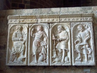 Mont St Michel-Abbaye-bas relief